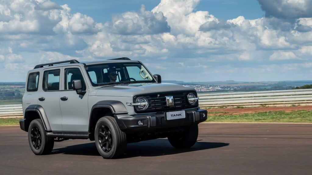CARRO POR ASSINATURA TANK 300 4